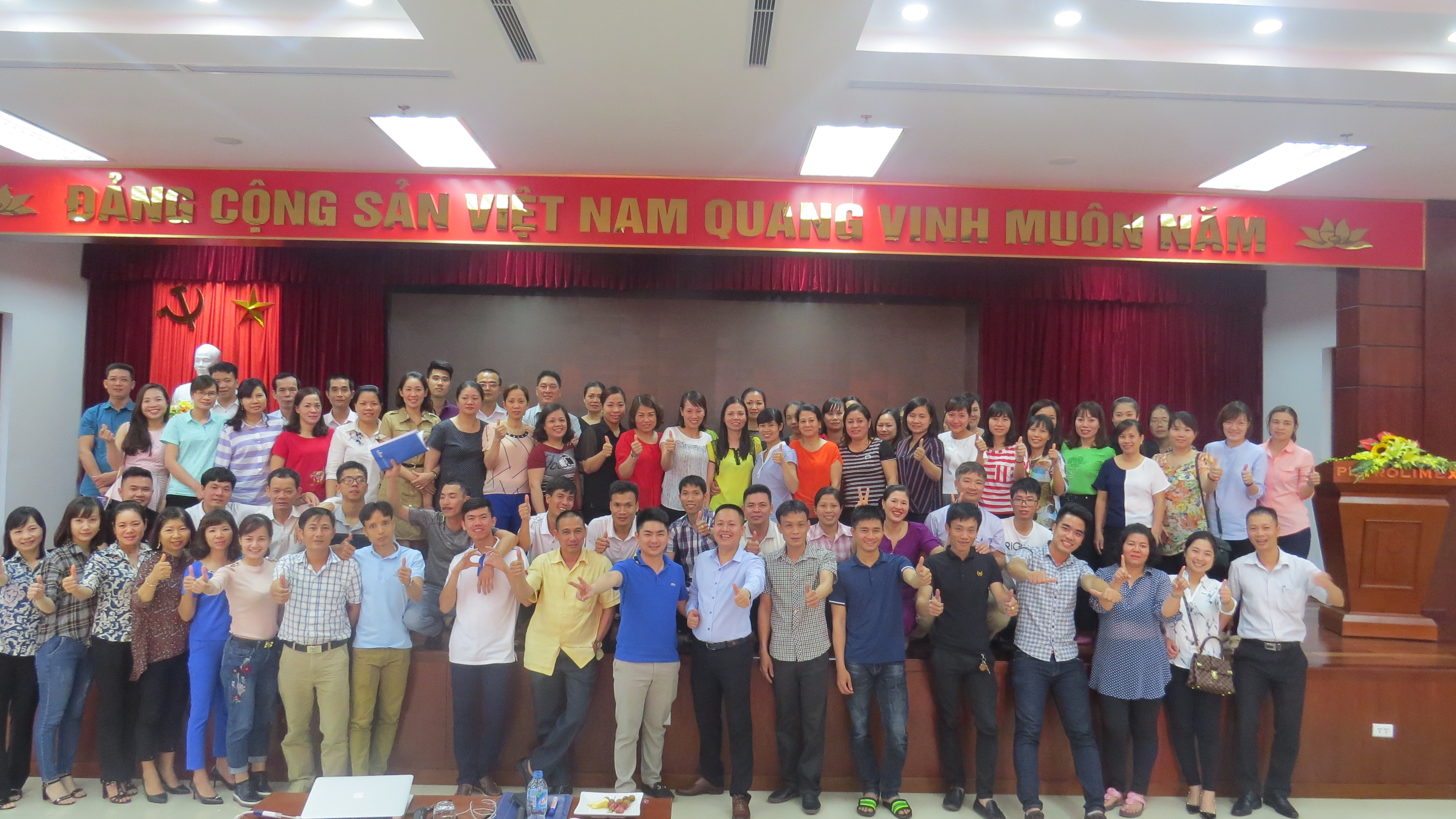 Lớp học chụp ảnh kỉ niệm cuối khóa