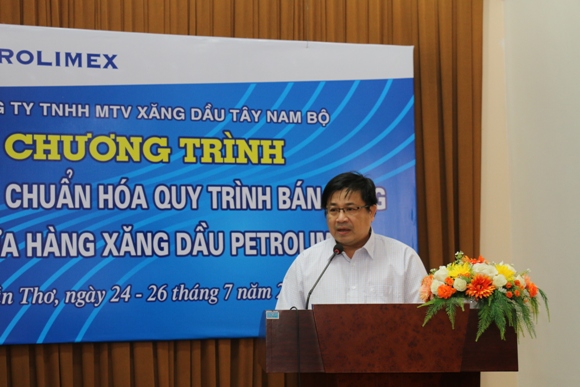 Ông Hồ Phú Triệu - Phó giám đốc Petrolimex Cần Thơ phát biểu khai giảng khoá học