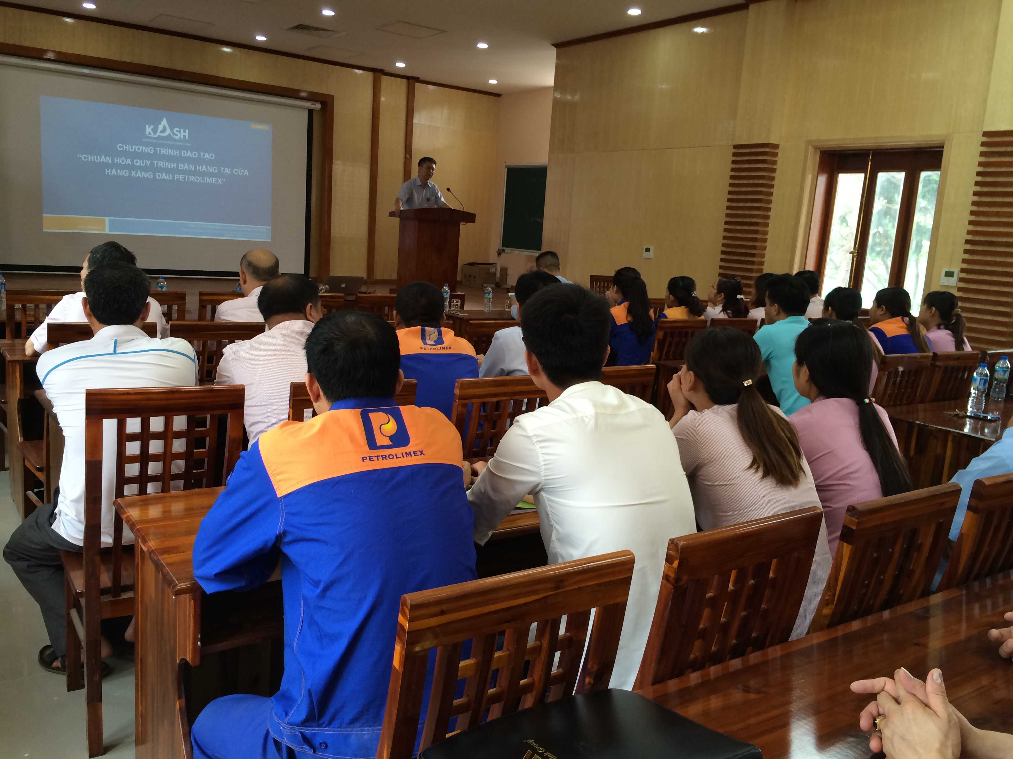 Chương trình đào tạo ” Chuẩn hóa Quy trình bán hàng tại Cửa hàng Xăng dầu Petrolimex” do KASH Việt Nam tổ chức cho Công ty Xăng dầu Phú Thọ